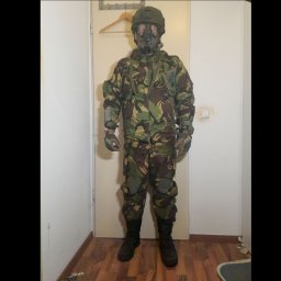 Gasmaske und Flecktarn